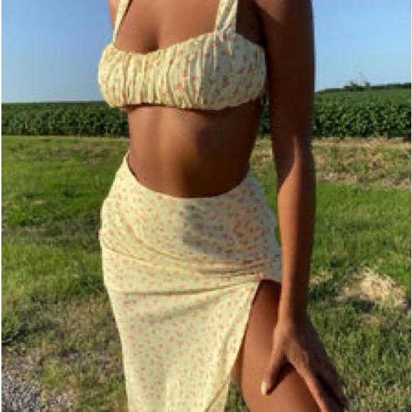 Princess Polly Lily Set Yellow Flower Crop Top and Skirt - Picture 4 of 6